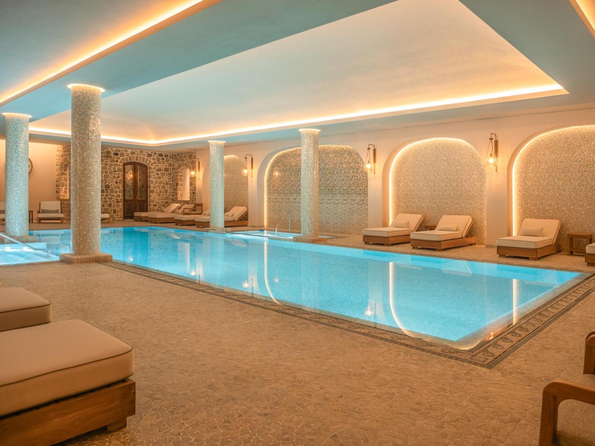 Vila Ebel Hotel Pool & Spa 코르처 외부 사진